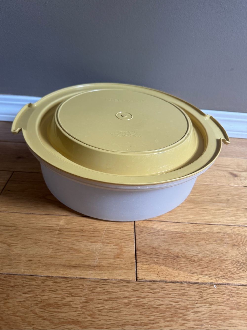 ☀️Vintage Tupperware Cake & Pie Carrier Set - Harvest Gold 10”☀️